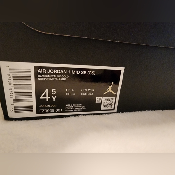 Nike Jordan Black and Silver Sneakers - Picture 5 of 5